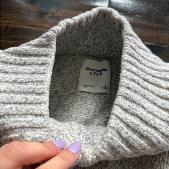 A&F High V Neck Sweater - Picture 3 of 5